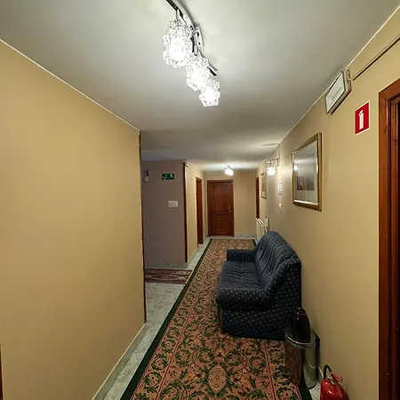 戈兰特酒店 2* 威利兹卡